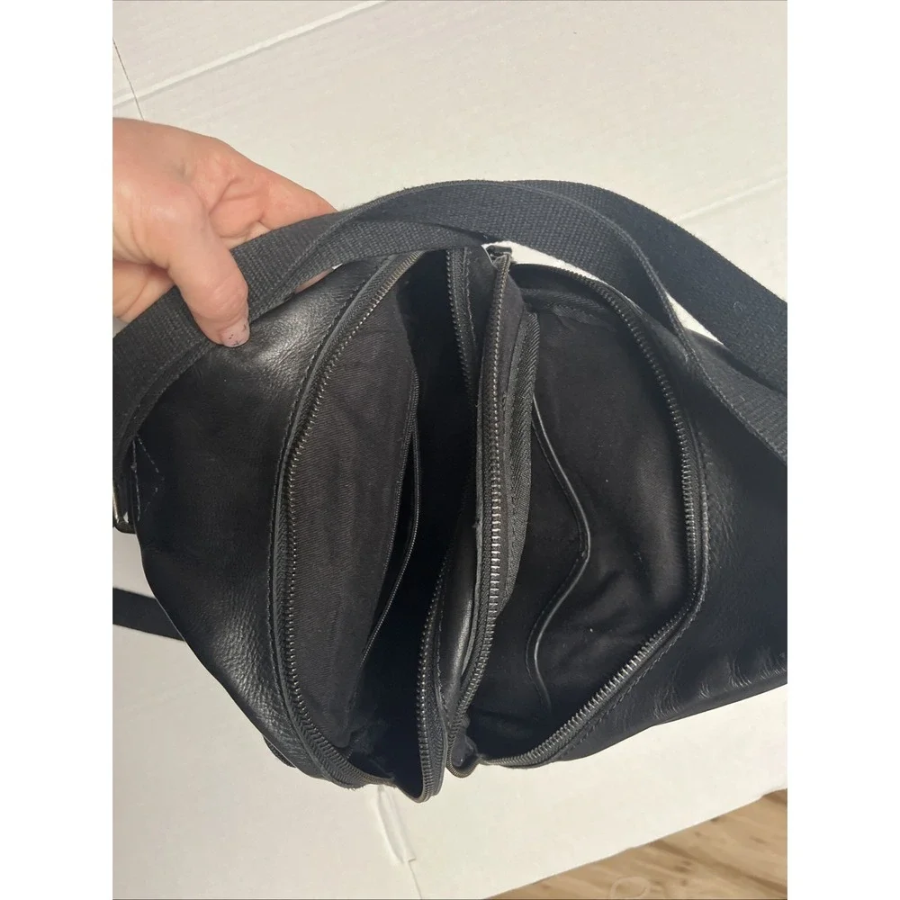 Preowned 100% One Leather Small To Medium Sizd Backpack